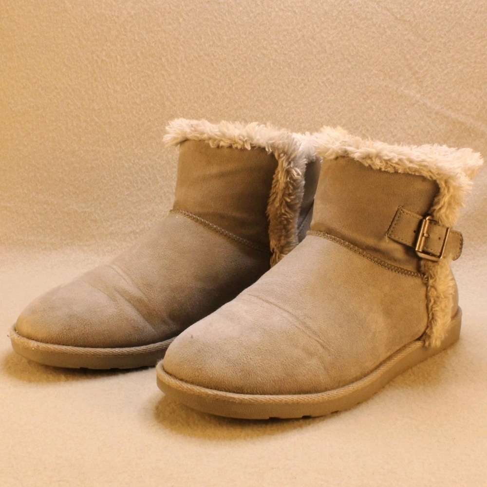 SO Womens Size 9 Gray Faux Suede Fur Lined Ankle Boots Buckle Winter Booties‎
